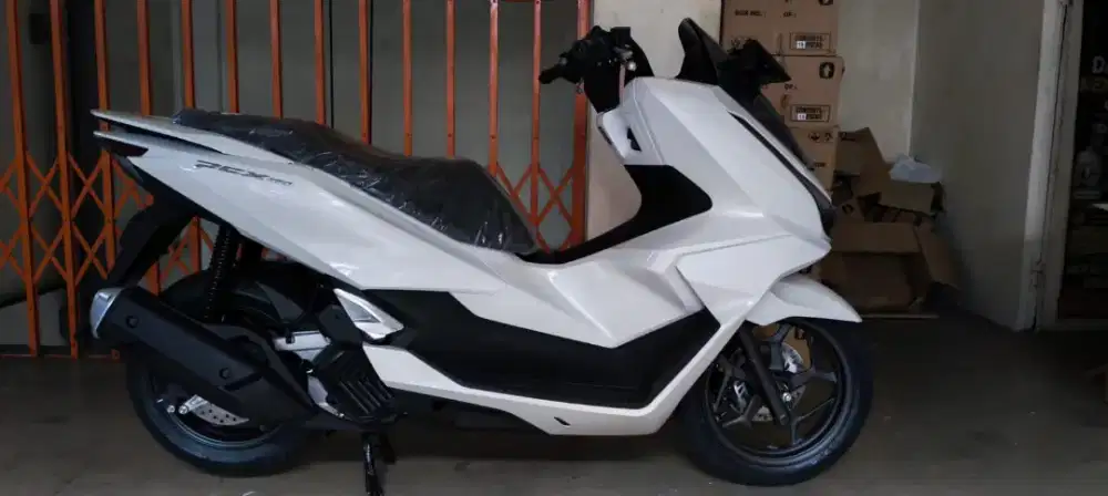 HONDA PCX 160 CBS PUTIH