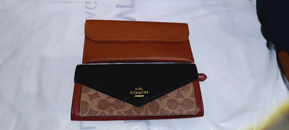 Dompet coach dan gratisan