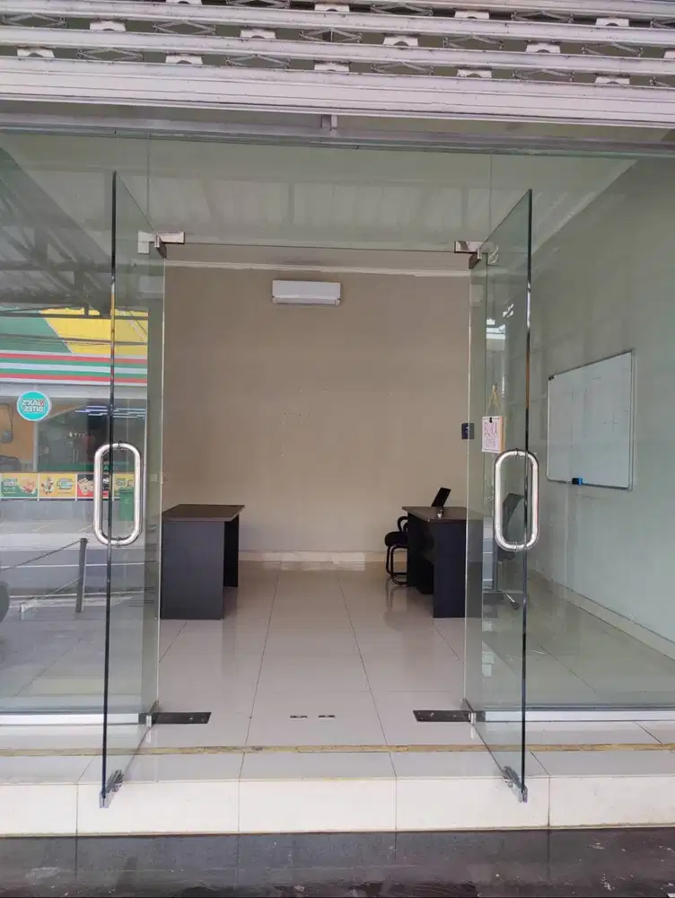 DISEWAKAN – Ruang Kantor FOR RENT – Office / Retail Space – Prime Pere