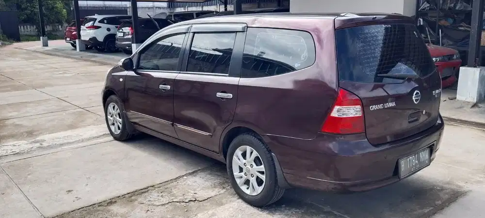 Nissan Grand livina 2011 Bensin