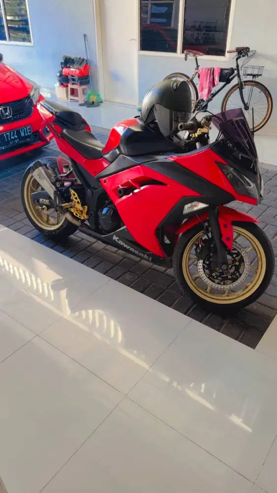 Dijual Cepat! Kawasaki Ninja 250 2015