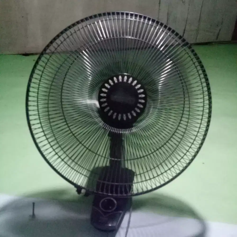 Kipas angin COSMOS dinding