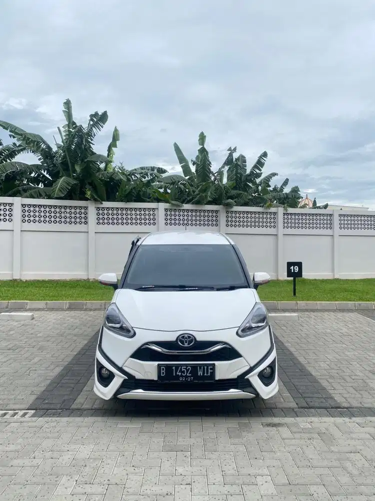 Toyota Sienta Q AT 2021
