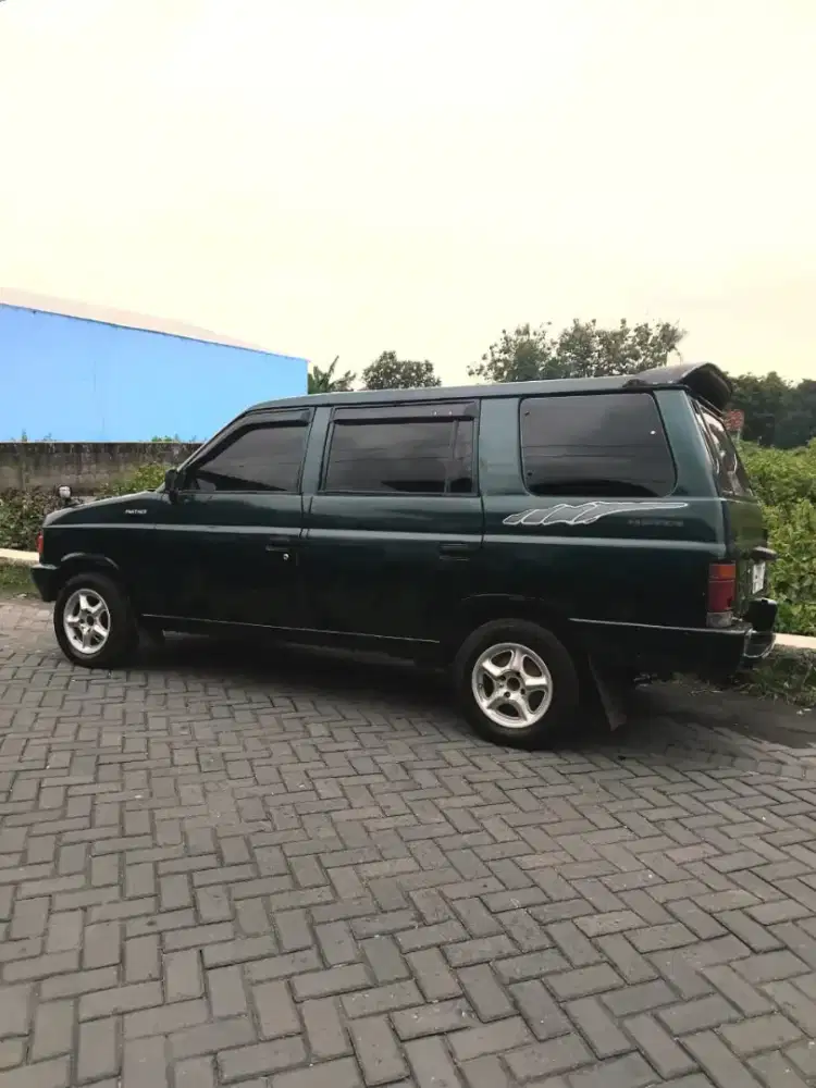 Isuzu Panther 2.3 Solar Tahun 1995