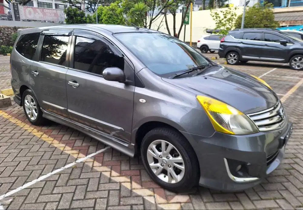 Nissan Grand Livina