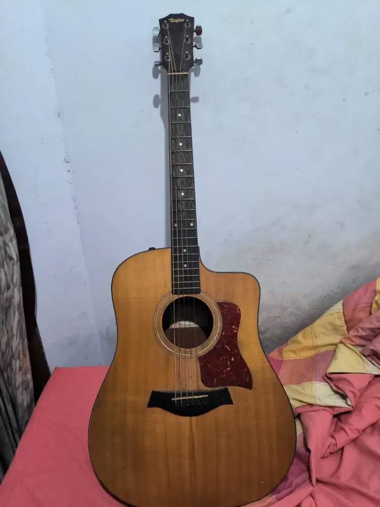 Gitar akustik Taylor 110ce made in Mexico