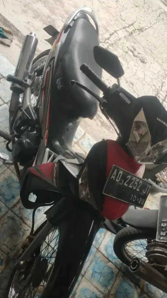 Supra x 125 standart 2010st ex orang tua
