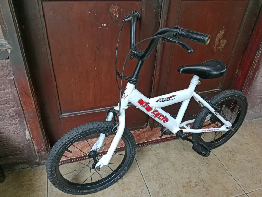 Sepeda ukuran 16 putih