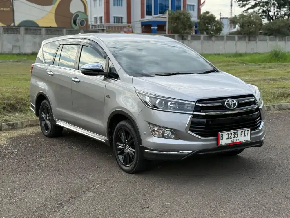Innova Venturer Bensin AT 2019