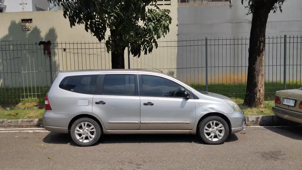 Nissan Grand livina 2012 Bensin