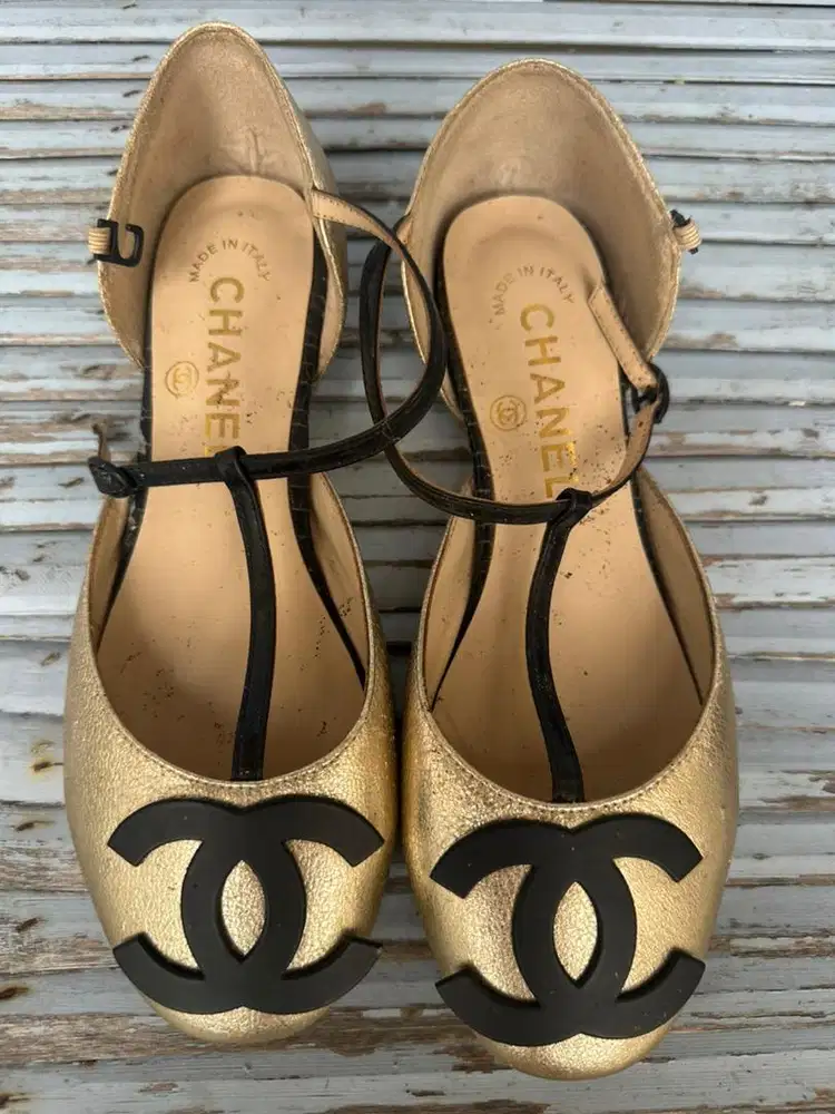 Sepatu preloved/second perempuan chanel medan