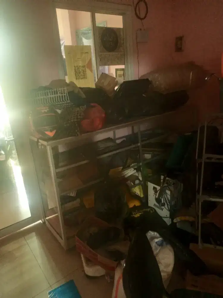 Etalase kaca kondisi bagus