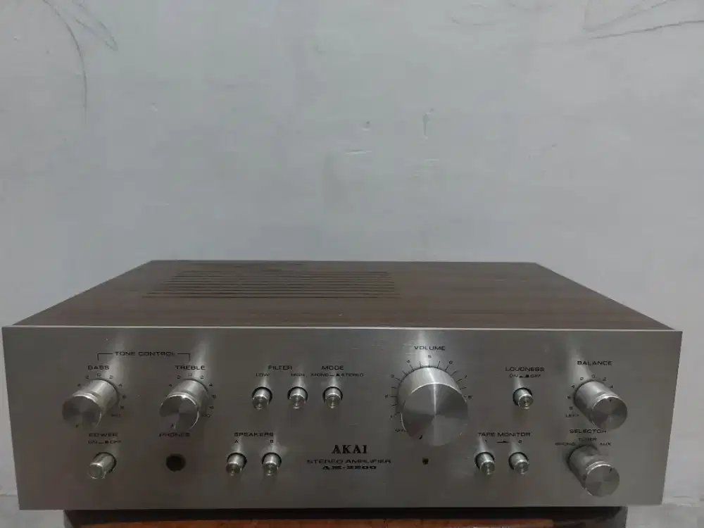 Amplifier integrated Akai AM-2200