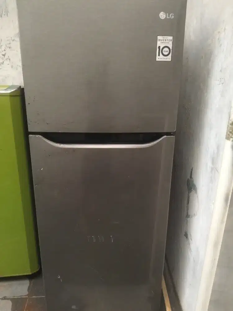 Jual kulkas 2 pintu merk LG inferter
