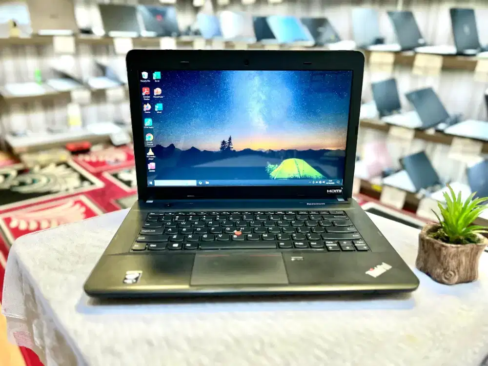 Thinkpad E440. Core i5 Gen 4. Ssd 256gb. Ram 8gb. Bergaransi.