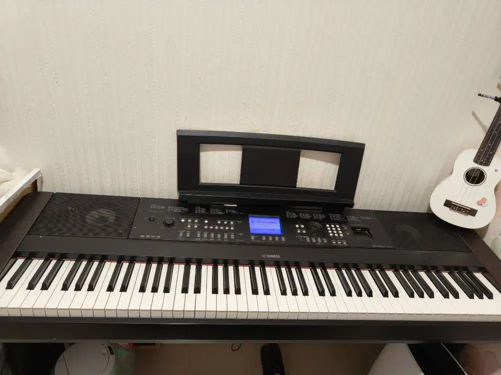 Piano Yamaha DGX 650