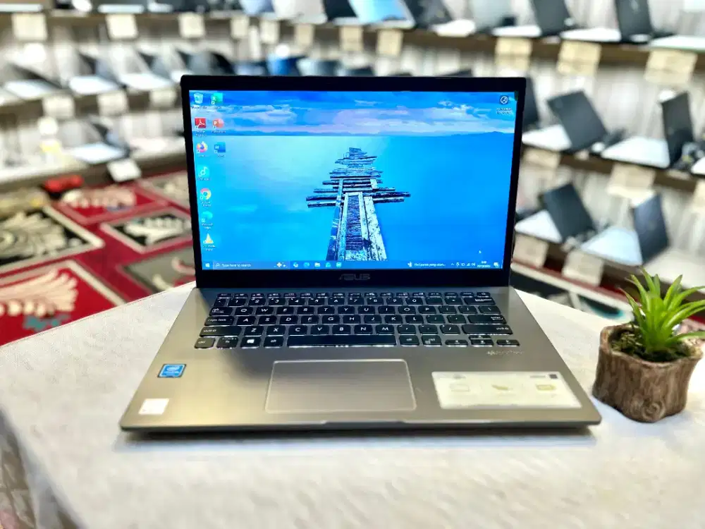 Asus A409M. Intel Celeron. Ram 4gb. SSD 256gb. Bergaransi.