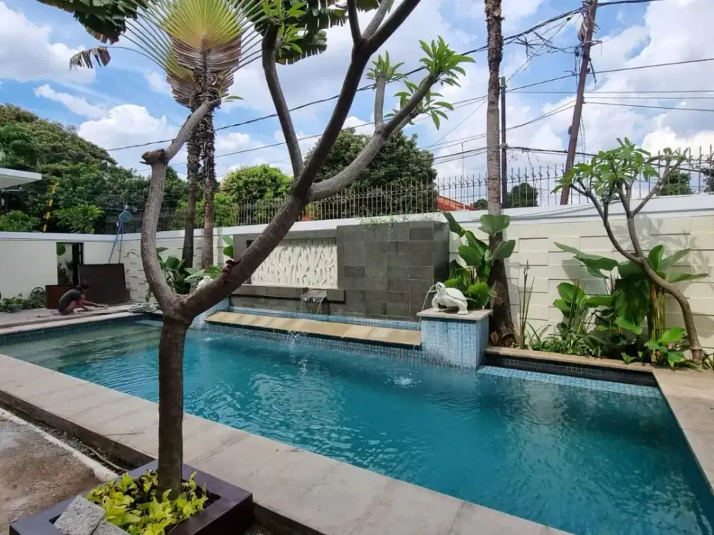 Disewakan Modern House 4 Bedrooms dengan Pool, Cipete Jakarta Selatan