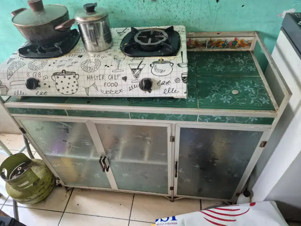 Meja kompor kecil