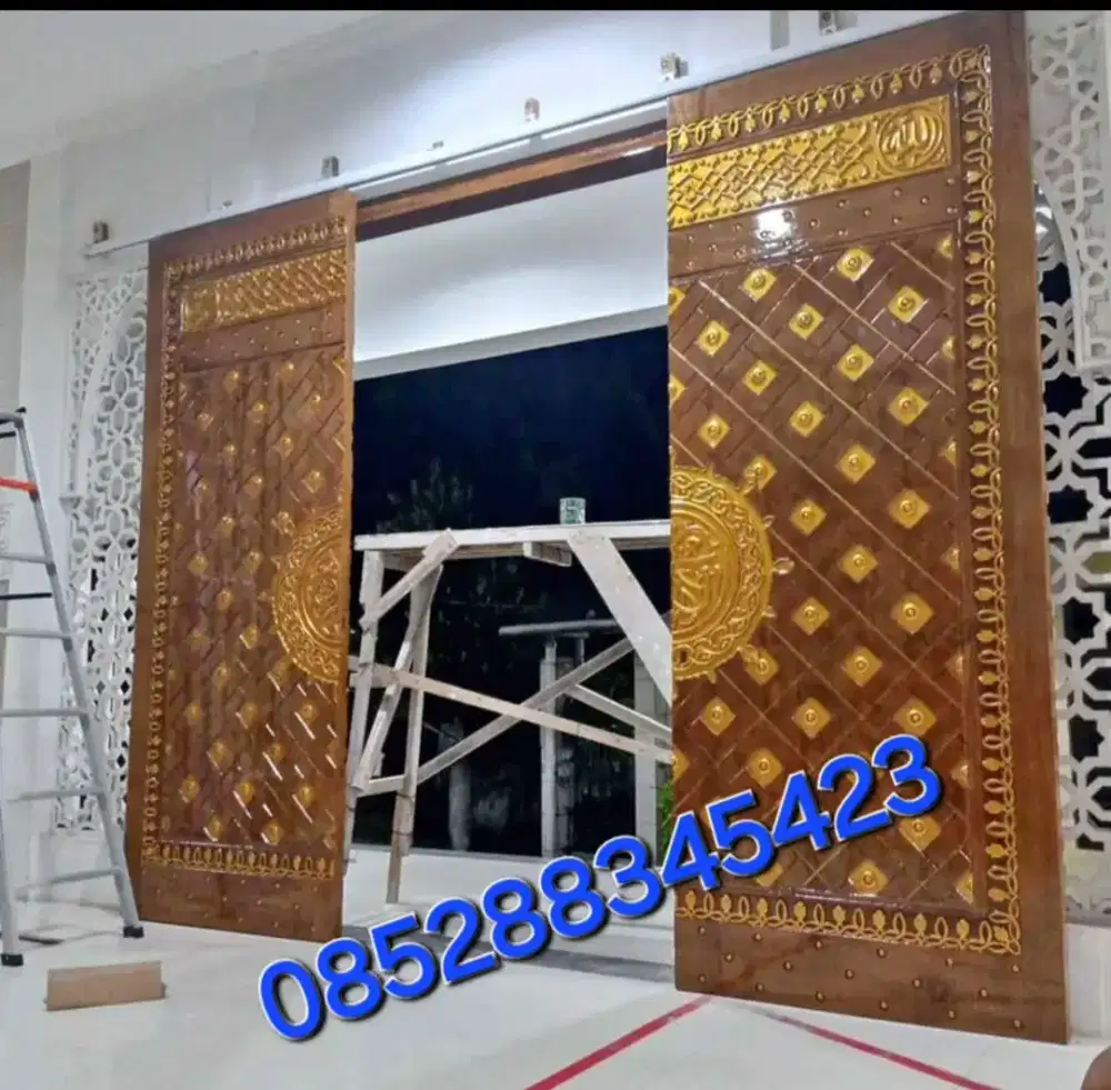 Perajin pintu masjid