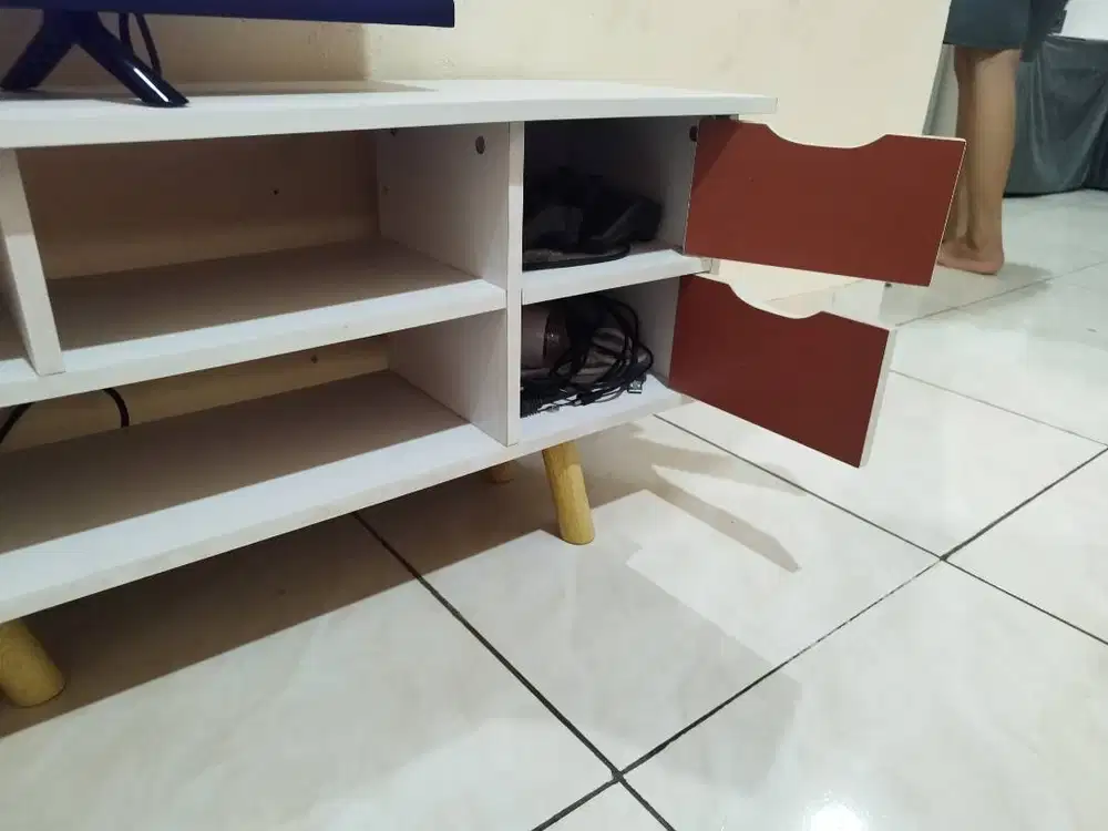 Meja TV Minimalis