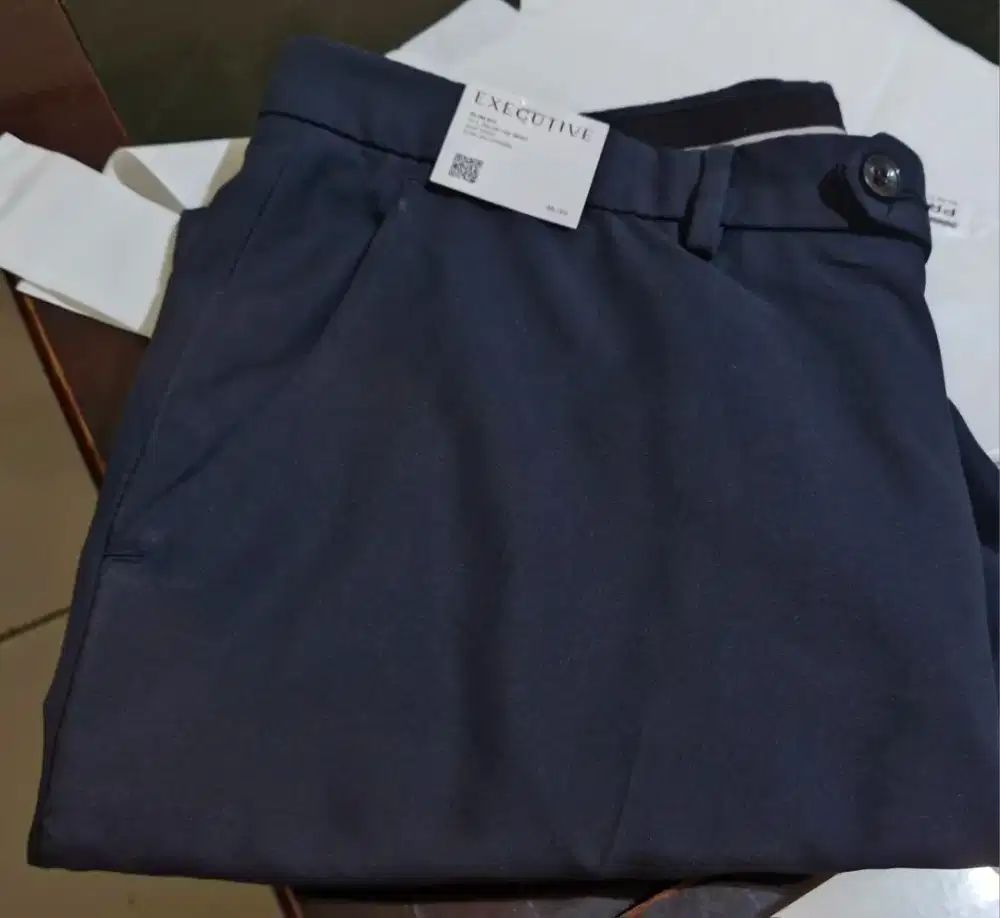 Celana Executive 4 way stretch Navy size 36/L BNWT (BARU) ORI murah