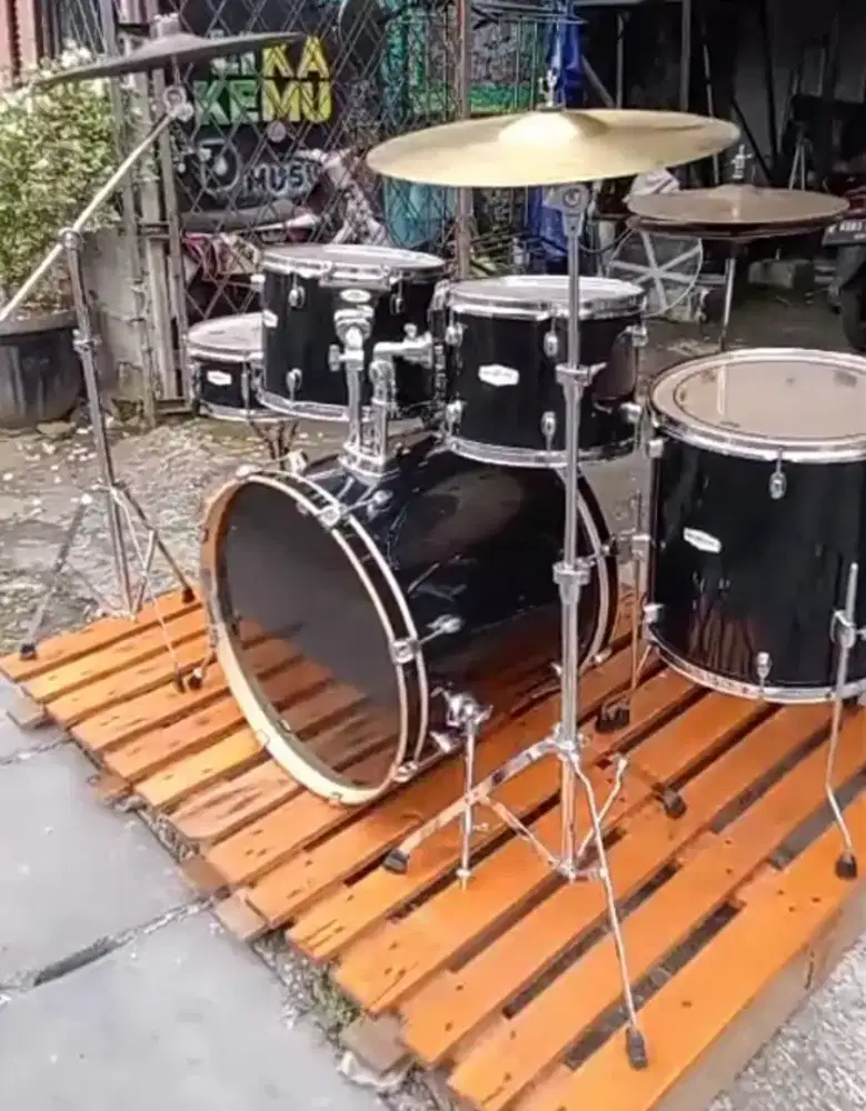Drum Pearl forum series plus cymbal Zildjian