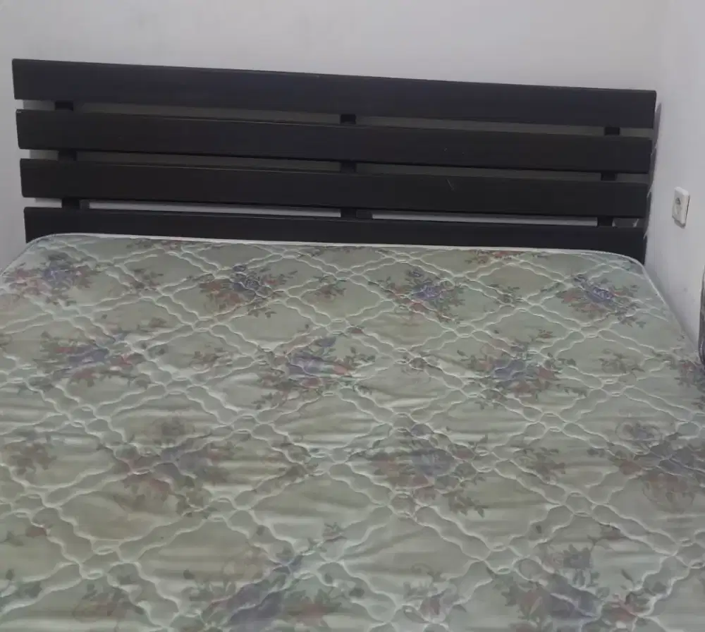 Dijual cepat Dipan kayu bekas 95%