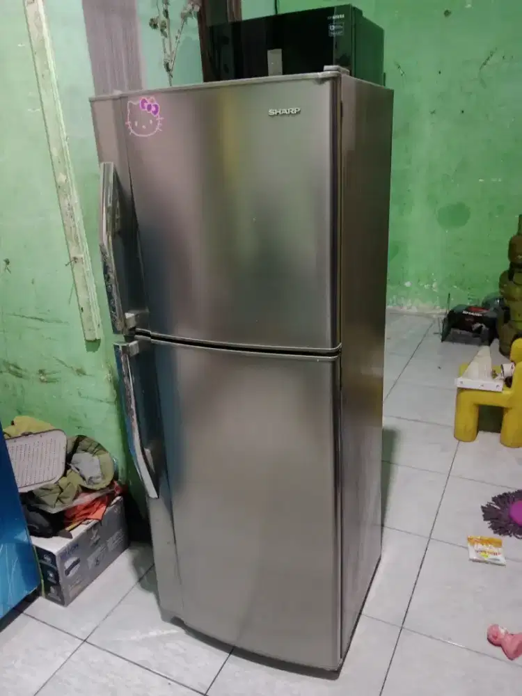 Kulkas sharp 2 pintu