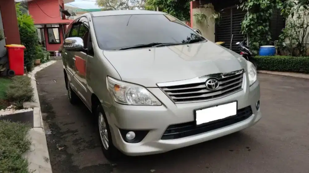 Toyota Kijang Innova 2011 Bensin