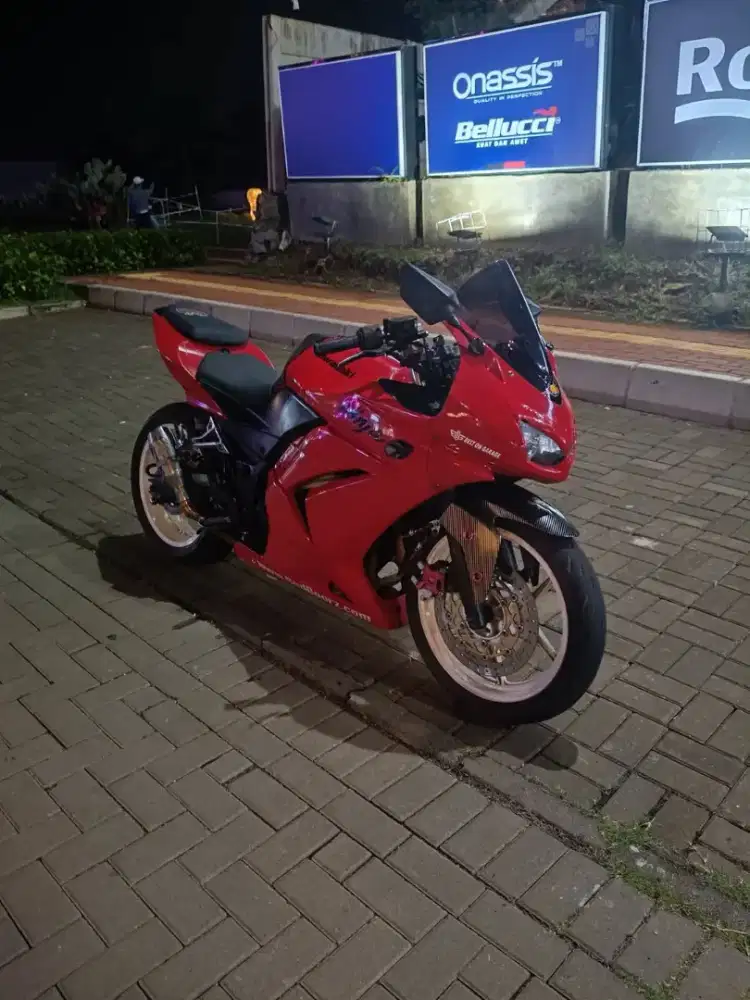 Kawasaki ninja 250 karbu tahun 2010