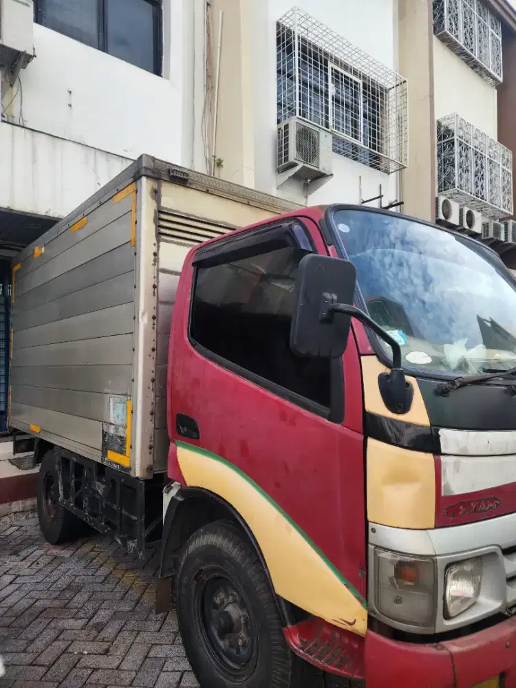 Toyota Dyna tahun 2002