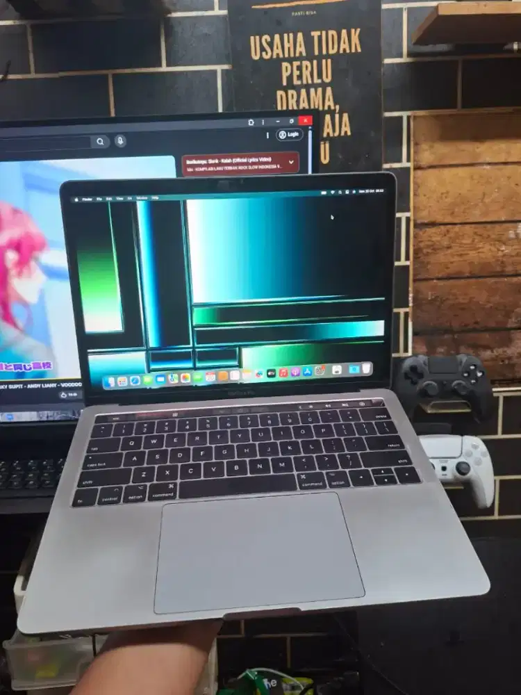 MacBook Pro 2017 Touchbar 8/256gb siap pakai
