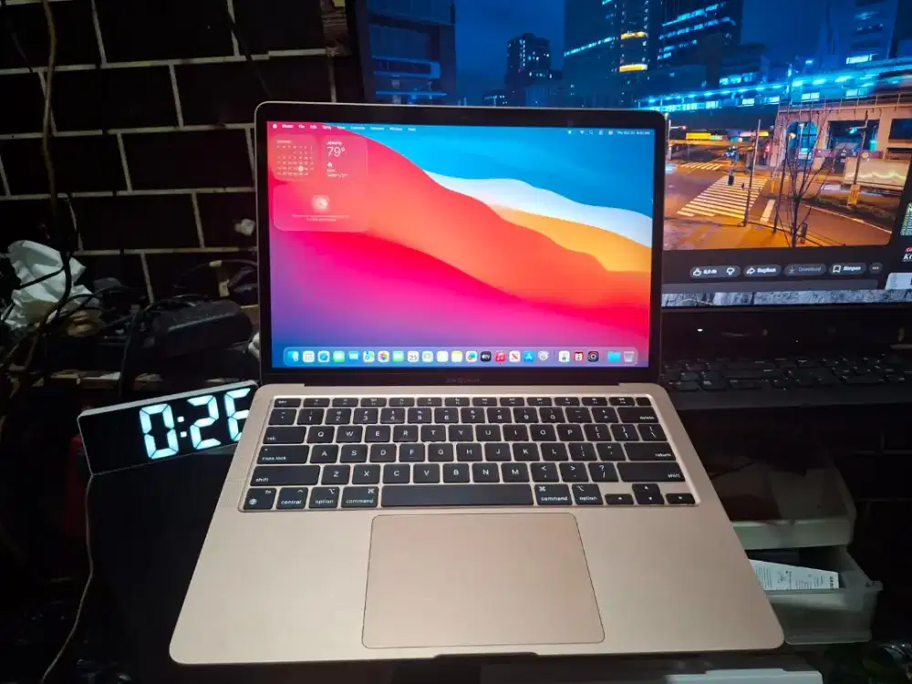MacBook Air M1 2020 iBox siap pakai