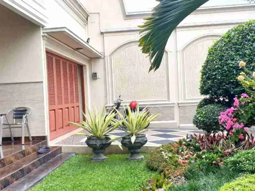 Rumah Mewah Luas dan Asri di Panularan Tengah Kota Solo