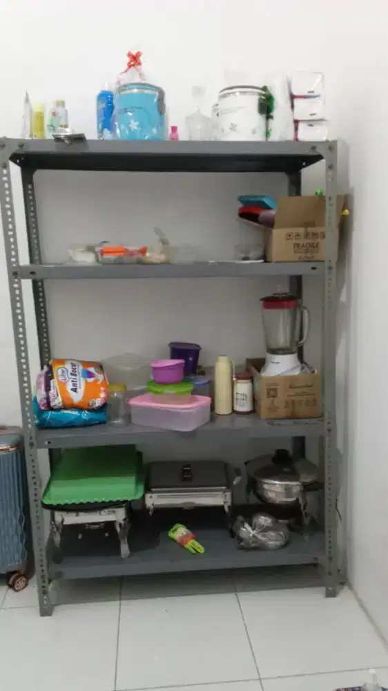 Rak besi, meja, kompor, galon