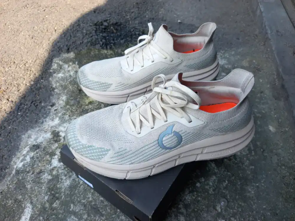 Sepatu running ortuseight bristol ori size 43
