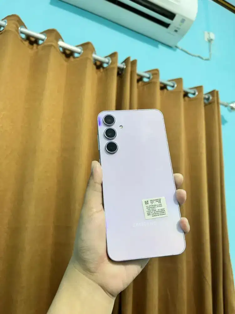 Jual b.u Samsung a55 5g ram 8/256 ,fullset pemakaian wanita