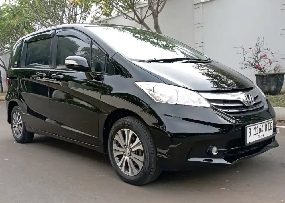 Honda Freed 1.5 SD AT Facelift 2014 Hitam Istimewa Mulus Sgt terawat