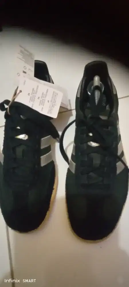 Sepatu brend pria