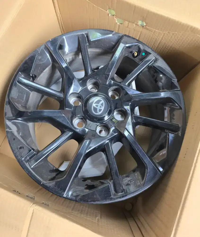 Velg Fortuner GR 2.8 2024. Full Black