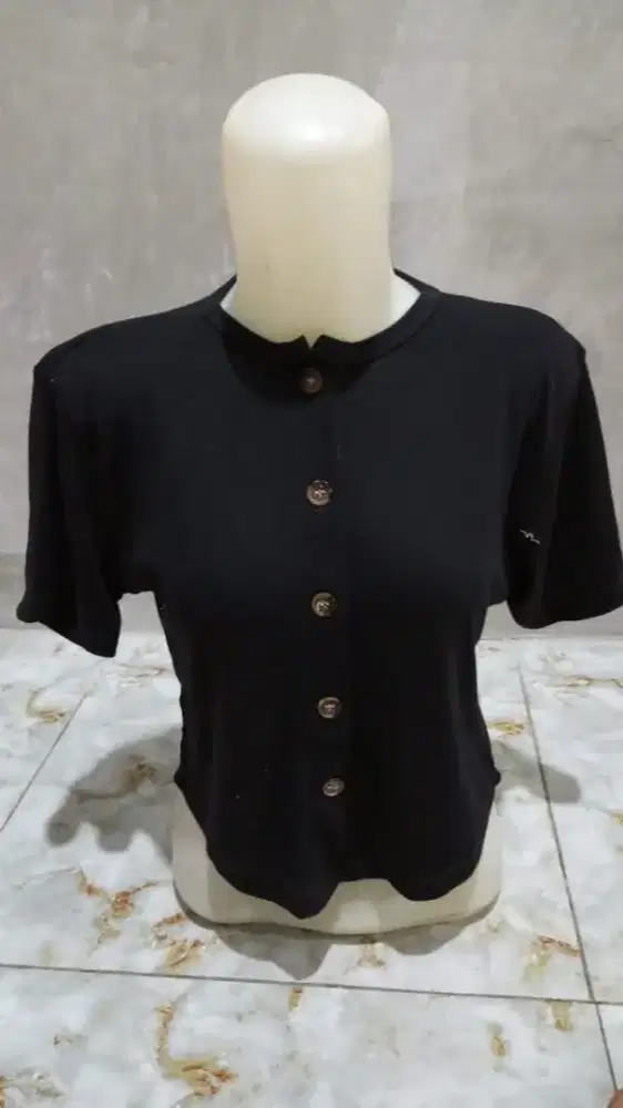 Baju wanita edisi cuci gudang ada 32 lusin