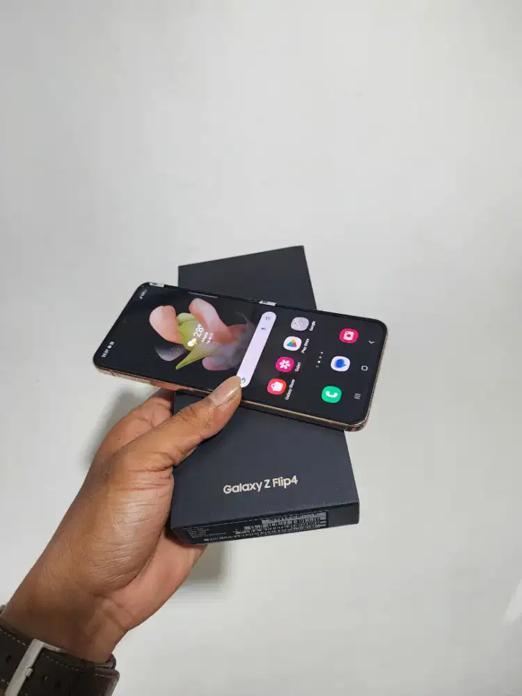 Samsung z flip 4 5g 8/256gb sein fullset ory mulus no minus spec gahar