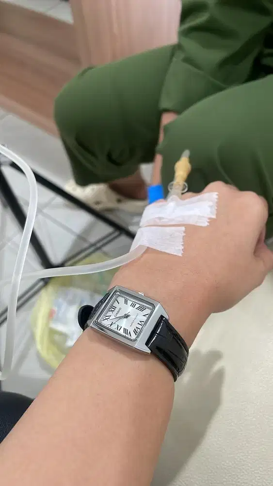 Jam casio mirip cartier