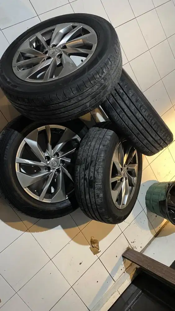 Velg Xtrail R18 + Ban 95% Juke serena hrv innova camry
