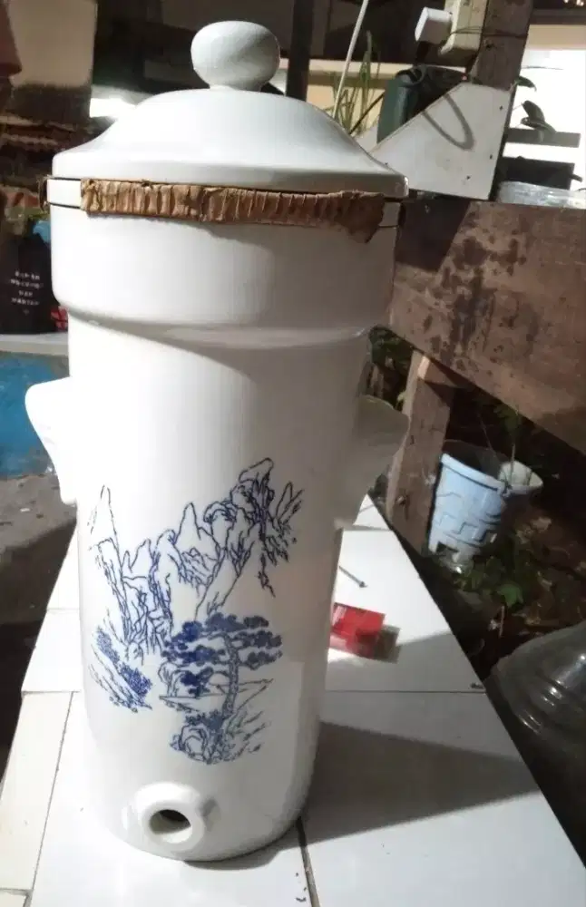 Dispenser keramik antik