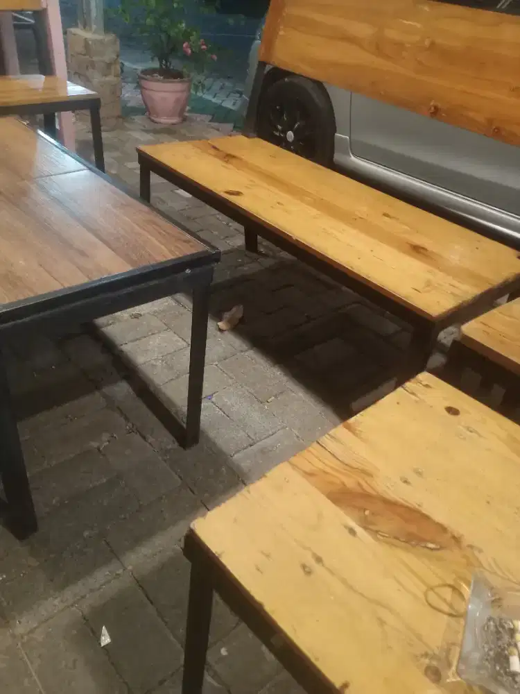 Kursi dan meja besi warkop