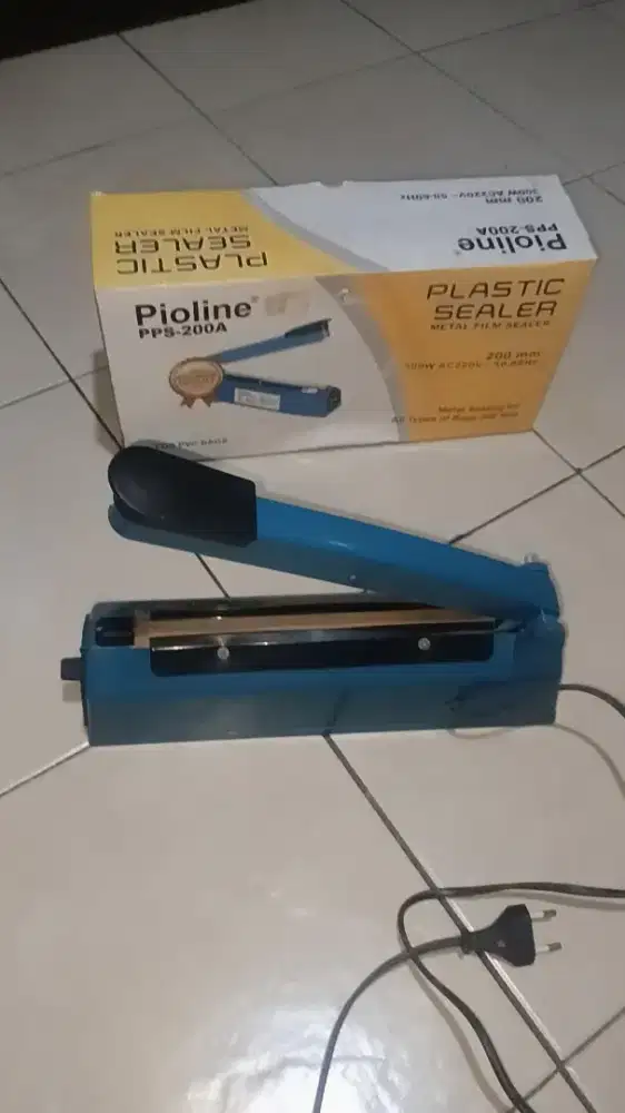 Mesin presan plastik