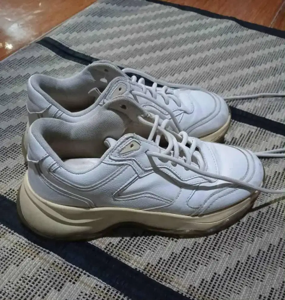Sepatu pull and bear original