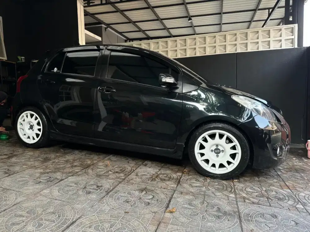 Yaris E 2011 Matic convert vitz japan